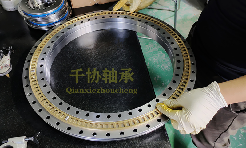 轉臺軸承需要預緊嗎？預緊的目的和方法