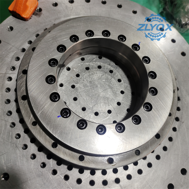 說說YRT轉臺軸承與轉盤軸承的主要區別！